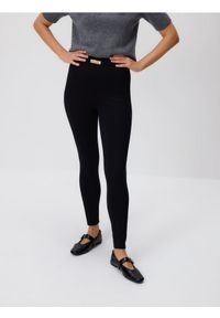 Reserved - Legginsy z paskiem - czarny. Kolor: czarny. Materiał: wiskoza, dzianina #1