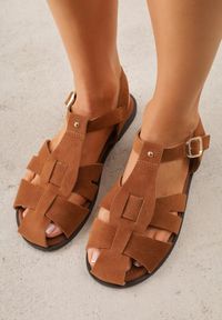 Renee - Jasnobrązowe Sandały Gladiatorki z Imitacji Nubuku Zapinane na Sprzączkę Briannea. Zapięcie: sprzączka. Kolor: brązowy. Materiał: nubuk. Wzór: haft. Sezon: lato. Styl: elegancki #3