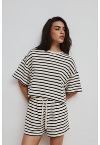 Marsala - Tshirt z dzianiny bawełnianej w paski BLACK & BEIGE - CASPE -S. Materiał: dzianina, bawełna. Długość: krótkie. Wzór: paski. Styl: klasyczny
