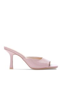 Kazar - Liliowe klapki damskie. Kolor: fioletowy. Materiał: skóra. Obcas: na obcasie. Styl: elegancki. Wysokość obcasa: średni #1