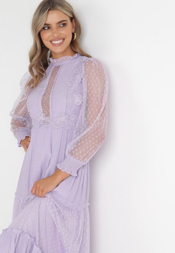 Born2be - Fioletowa Rozkloszowana Sukienka z Ozdobnymi Tiulowymi Wstawkami Revisa. Typ kołnierza: kołnierz z falbankami. Kolor: fioletowy. Materiał: tiul. Wzór: aplikacja. Długość: maxi