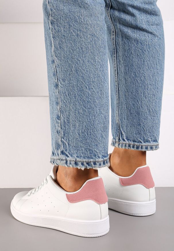 Renee - Biało-Różowe Casualowe Sneakersy na Płaskiej Podeszwie Aniefra. Okazja: na co dzień. Nosek buta: okrągły. Zapięcie: sznurówki. Kolor: biały. Materiał: materiał. Obcas: na płaskiej podeszwie. Wysokość obcasa: niski