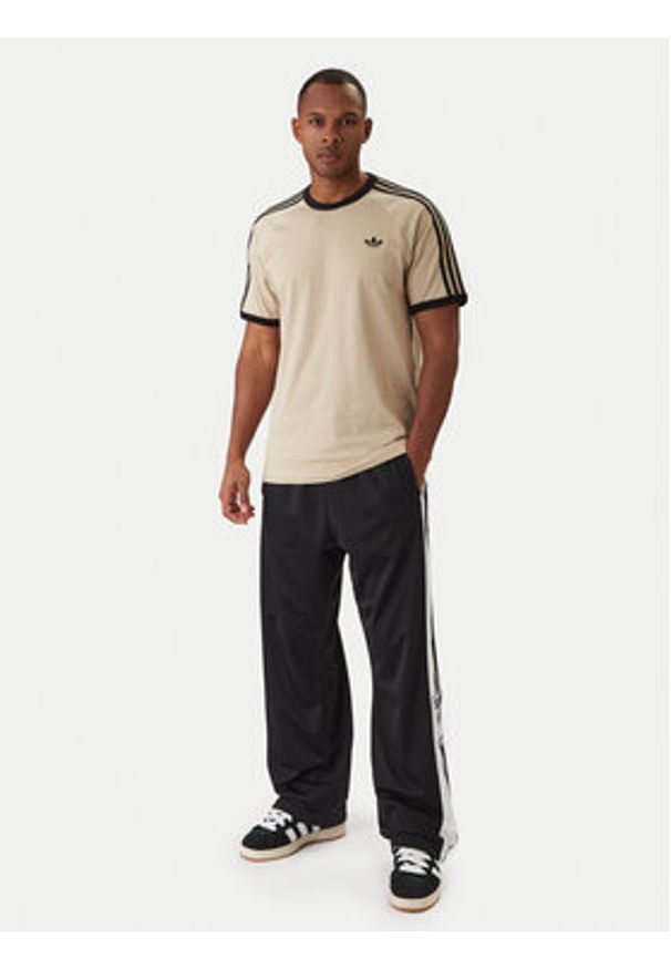 Adidas - adidas T-Shirt 3-Stripes KE7964 Beżowy Regular Fit. Kolor: beżowy. Materiał: bawełna