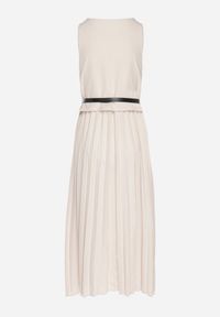 Born2be - Beżowa Sukienka Bez Rękawów z Plisami i Paskiem z Klamrą Iffale. Okazja: na spacer, na co dzień. Kolor: beżowy. Długość rękawa: bez rękawów. Styl: casual, klasyczny #3