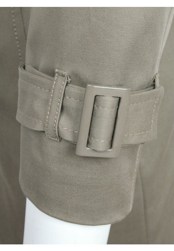 Płaszcz Trencz, Szaro-Oliwkowy Elegancki, Dwurzędowy, na Guziki, Wiosenno-Jesienny -JaniMen. Kolor: oliwkowy, wielokolorowy, szary. Materiał: tkanina, poliester. Sezon: jesień, wiosna. Styl: elegancki
