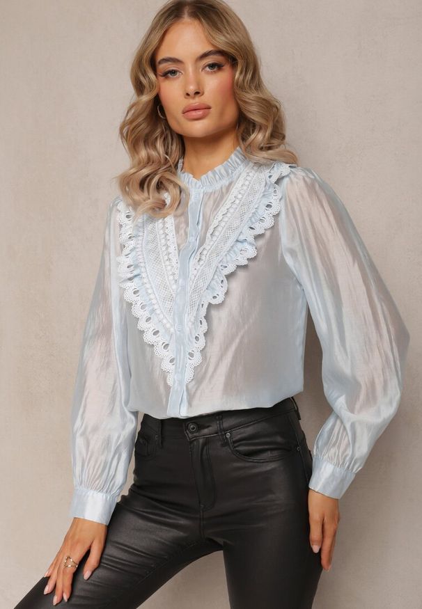 Renee - Niebieska Koszula na Guziki z Ozdobną Koronką Raneem. Kolor: niebieski. Materiał: koronka. Długość: długie. Wzór: koronka