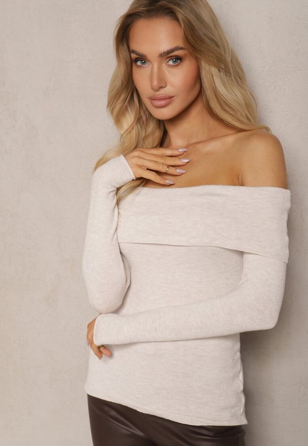 Renee - Jasnobeżowy Sweter z Dodatkiem Wiskozy Ozdobiony Wywiniętym Dekoltem Elorievia. Okazja: na spotkanie biznesowe. Kolor: beżowy. Materiał: wiskoza. Długość rękawa: długi rękaw. Długość: długie. Wzór: aplikacja. Styl: elegancki, biznesowy, klasyczny