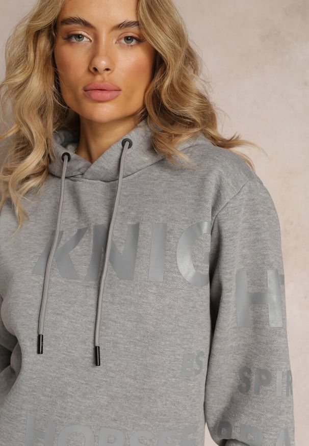 Renee - Szara Bluza z Kapturem i Ozdobnym Nadrukiem Lecu. Typ kołnierza: kaptur. Kolor: szary. Materiał: polar. Wzór: nadruk. Styl: elegancki