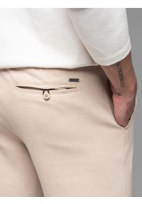 Ombre Clothing - Casualowe szorty męskie SLIM FIT z dzianiny żakardowej – beżowe V2. Okazja: na co dzień. Kolor: beżowy. Materiał: żakard, dzianina. Styl: casual