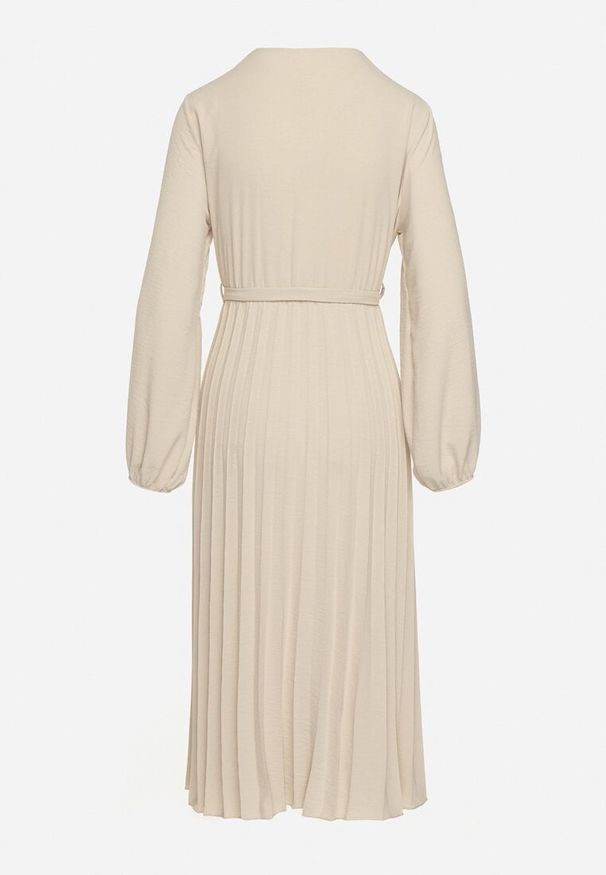 Born2be - Jasnobeżowa Sukienka Mesyre. Okazja: do pracy, na randkę. Typ kołnierza: dekolt w kształcie V. Kolor: beżowy. Materiał: materiał. Typ sukienki: plisowane, kopertowe. Długość: midi