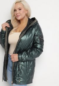 Born2be - Ciemnozielona Kurtka Pikowana Parka z Nieodpinanym Kapturem Oferra. Kolekcja: plus size. Kolor: zielony #4