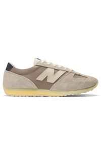 Buty unisex New Balance U471GR – beżowe. Kolor: beżowy. Materiał: zamsz, materiał, syntetyk. Szerokość cholewki: normalna. Wzór: jodełka. Sezon: lato