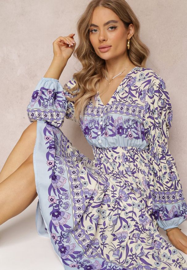 Renee - Fioletowo-Beżowa Sukienka Maxi w Kwiaty z Wiskozy Vellu. Kolor: fioletowy. Materiał: wiskoza. Wzór: kwiaty. Styl: boho. Długość: maxi