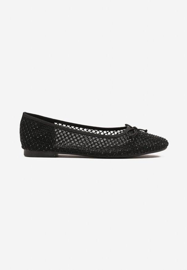 Renee - Czarne Siateczkowe Balerinki z Delikatnymi Cyrkoniami i Kokardką Senirithra. Okazja: na co dzień. Nosek buta: okrągły. Kolor: czarny. Materiał: jeans. Wzór: aplikacja. Sezon: lato, wiosna. Styl: elegancki, wizytowy, klasyczny, casual. Wysokość obcasa: bez obcasa