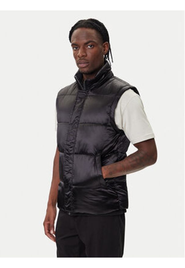 Guess Kurtka zimowa M5BL2L WGZF2 Czarny Regular Fit. Kolor: czarny. Materiał: syntetyk. Sezon: zima