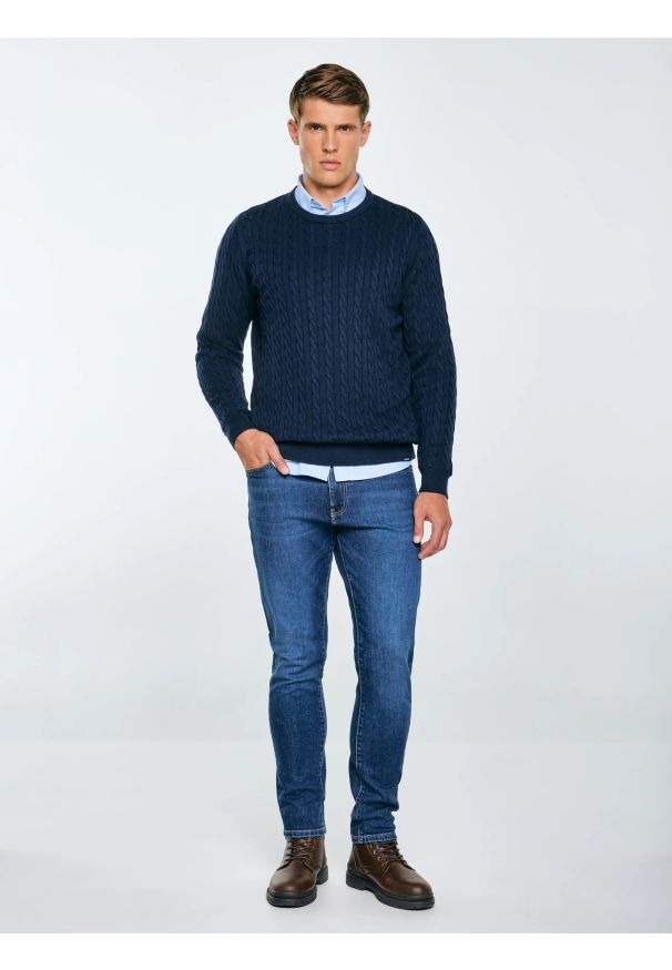 Big-Star - Sweter męski ze splotem warkoczowym granatowy Amaris 403. Kolor: niebieski. Materiał: bawełna, jeans, materiał, dzianina. Wzór: ze splotem. Styl: klasyczny, elegancki