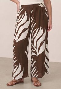 Born2be - Brązowe Wiskozowe Spodnie Casual o Fasonie Culottes w Roślinny Wzór Aliope. Okazja: na co dzień. Kolor: brązowy. Materiał: wiskoza. Wzór: gładki, nadruk. Sezon: lato. Styl: casual #1