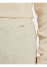 Guess Spodnie dresowe O4BB02 KCHZ2 Beżowy Relaxed Fit. Kolor: beżowy. Materiał: bawełna