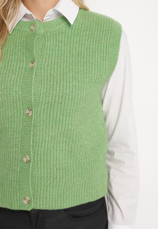 Born2be - Zielona Dzianinowa Kamizelka z Wełną Zapinana na Guziki Savaras. Okazja: na co dzień. Kolor: zielony. Materiał: wełna, dzianina. Styl: casual, elegancki