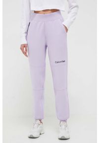Calvin Klein Performance spodnie treningowe kolor fioletowy gładkie. Stan: podwyższony. Kolor: fioletowy. Wzór: gładki #1