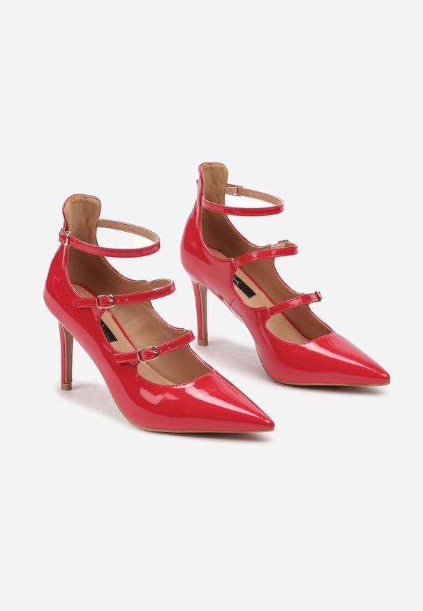 Born2be - Czerwone Lakierowane Szpilki z Ozdobnymi Sprzączkami i Paskami Aefela. Okazja: na spotkanie biznesowe, na imprezę. Zapięcie: pasek. Kolor: czerwony. Materiał: lakier. Obcas: na szpilce. Styl: wizytowy, biznesowy, klasyczny. Wysokość obcasa: średni
