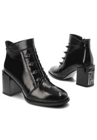 Czarne Botki Lakierowane Filippo Eleganckie Buty Damskie. Okazja: na co dzień. Kolor: czarny. Materiał: lakier. Sezon: jesień. Obcas: na obcasie. Styl: elegancki. Wysokość obcasa: średni #9