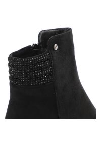 Czarne Botki S.Barski Damskie Modne Obuwie. Okazja: na co dzień, na spotkanie biznesowe. Kolor: czarny. Materiał: jeans, materiał. Wzór: aplikacja. Obcas: na obcasie. Styl: klasyczny, casual, elegancki, biznesowy. Wysokość obcasa: średni #5