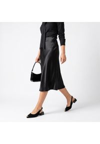 Czółenka damskie S.Barski, cholewka ze skóry naturalnej zamszowej elegancki fason slingback niski stabilny obcas, czarne, CR61-3050. Okazja: na spotkanie biznesowe. Zapięcie: klamry. Kolor: czarny. Materiał: zamsz, skóra. Szerokość cholewki: normalna. Obcas: na obcasie. Styl: elegancki. Wysokość obcasa: średni #2