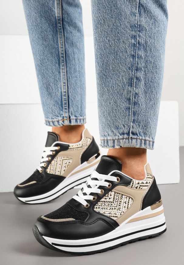 Renee - Czarne Sneakersy na Koturnie z Geometrycznym Wzorem i Brokatem Tillineira. Okazja: na co dzień. Zapięcie: sznurówki. Kolor: czarny. Materiał: jeans. Wzór: geometria. Obcas: na koturnie