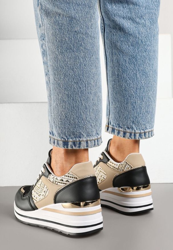 Born2be - Czarne Sneakersy na Koturnie Ozdobione Brokatem Tilliante. Okazja: na co dzień. Kolor: czarny. Materiał: jeans. Wzór: aplikacja. Obcas: na koturnie