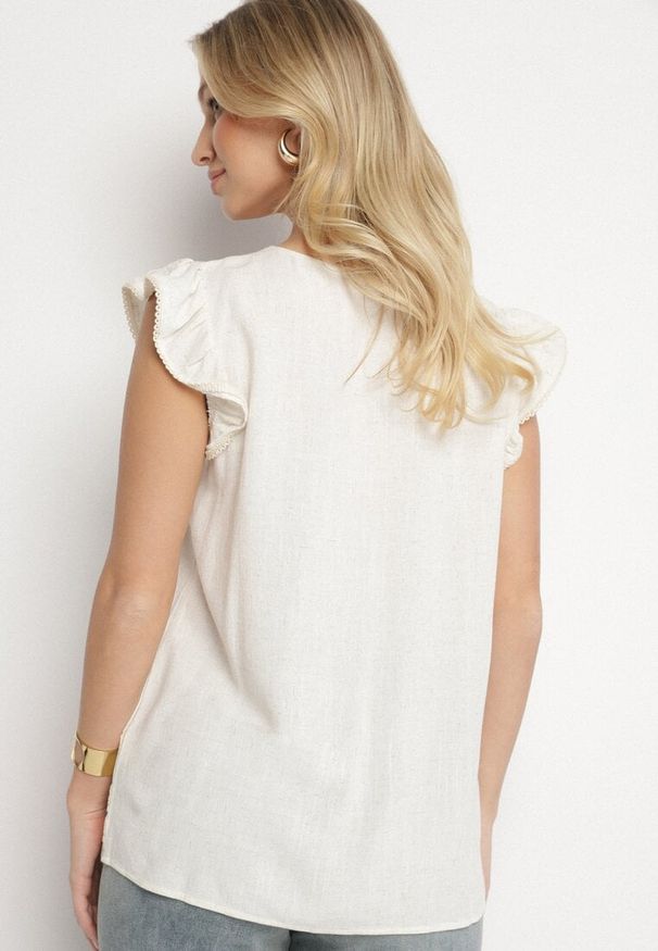 Born2be - Beżowa Bluzka z Wiskozą i Lnem Ozdobiona Haftem i Falbanami Harivna. Okazja: na co dzień. Kolor: beżowy. Materiał: wiskoza, len. Wzór: aplikacja, haft. Styl: casual, elegancki