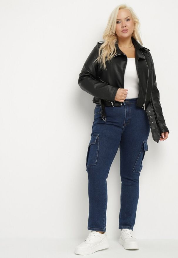 Born2be - Granatowe Jeansy Cargo Regular Waist o Prostym Kroju Belvila. Okazja: na co dzień. Kolor: niebieski. Styl: casual, elegancki
