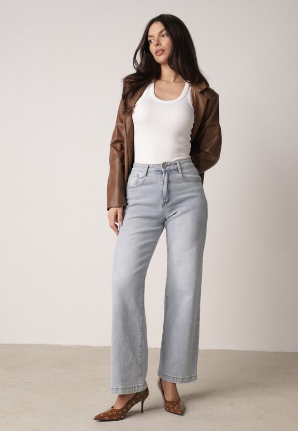 Born2be - Jasnoniebieskie Szerokie Jeansy z Bawełną o Prostym Kroju z Wysokim Stanem Miovera. Okazja: na co dzień. Stan: podwyższony. Kolor: niebieski. Wzór: koronka. Styl: casual, elegancki, klasyczny