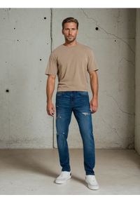 Sinsay - Jeansy slim z dziurami - granatowy. Kolor: niebieski #1