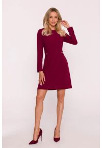 Stylove - Elegancka sukienka trapezowa z patkami w talii bordowa. Okazja: na spotkanie biznesowe, do pracy. Kolor: czerwony. Typ sukienki: trapezowe. Styl: elegancki #1