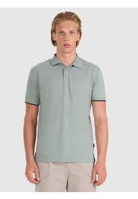 4f - 4F Koszulka polo regular męska - oliwkowa/khaki XXL. Okazja: na co dzień. Typ kołnierza: polo. Kolor: oliwkowy, brązowy, wielokolorowy. Materiał: dzianina, bawełna, wiskoza, syntetyk, materiał. Wzór: ze splotem. Styl: klasyczny, sportowy, casual