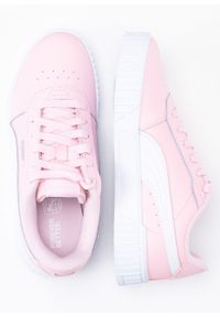Sneakersy damskie różowe Puma Carina 2.0. Zapięcie: pasek. Kolor: różowy. Materiał: materiał, skóra, guma. Szerokość cholewki: normalna. Sezon: lato. Obcas: na platformie #4
