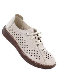 Skórzane półbuty damskie na gumki ażurowe beżowe Artiker 58C1507. Kolor: beżowy. Materiał: skóra. Wzór: ażurowy #1