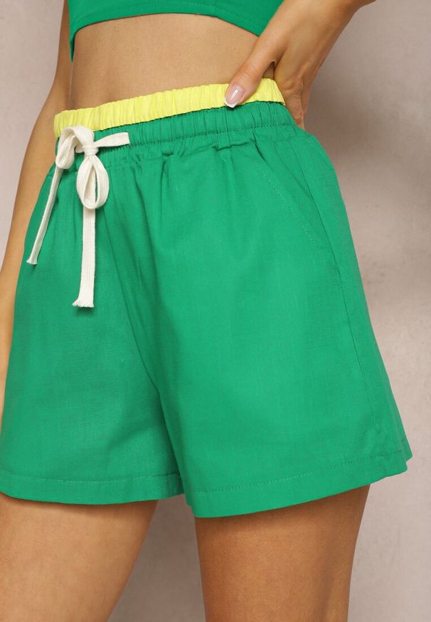 Renee - Zielone Szorty z Bawełny z Gumką w Talii Timapella. Okazja: na co dzień. Kolor: zielony. Materiał: bawełna. Wzór: aplikacja. Sezon: lato. Styl: casual, elegancki