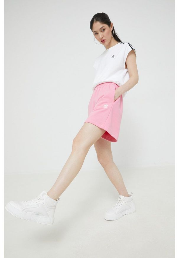 adidas Originals szorty damskie kolor różowy gładkie high waist. Stan: podwyższony. Kolor: różowy. Materiał: materiał, bawełna. Wzór: gładki