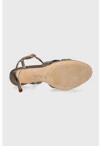 Lauren Ralph Lauren sandały skórzane Madelaine kolor złoty 802912330001. Zapięcie: klamry. Kolor: złoty. Materiał: skóra. Obcas: na obcasie. Wysokość obcasa: średni #5
