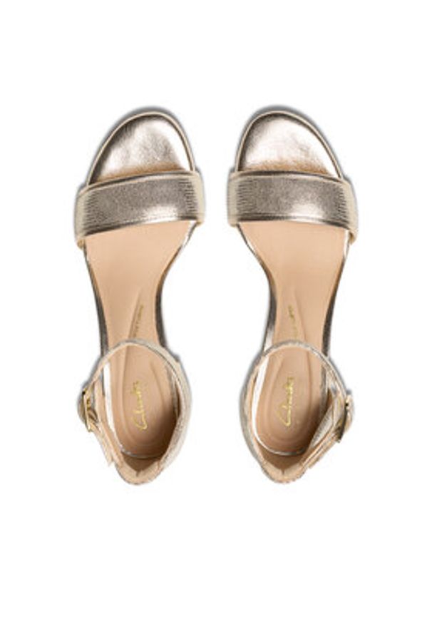 Clarks Sandały Ezoria Mae 26181296 Złoty. Kolor: złoty. Materiał: skóra