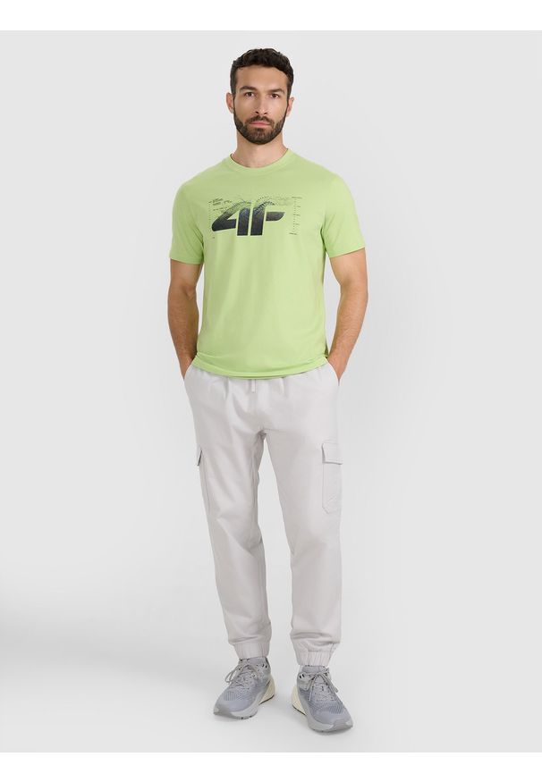 4f - 4F T-shirt regular z nadrukiem męski - zielony S. Okazja: na co dzień. Kolor: zielony. Materiał: jersey, bawełna, materiał. Długość rękawa: krótki rękaw. Długość: krótkie. Wzór: nadruk. Styl: sportowy, klasyczny, casual