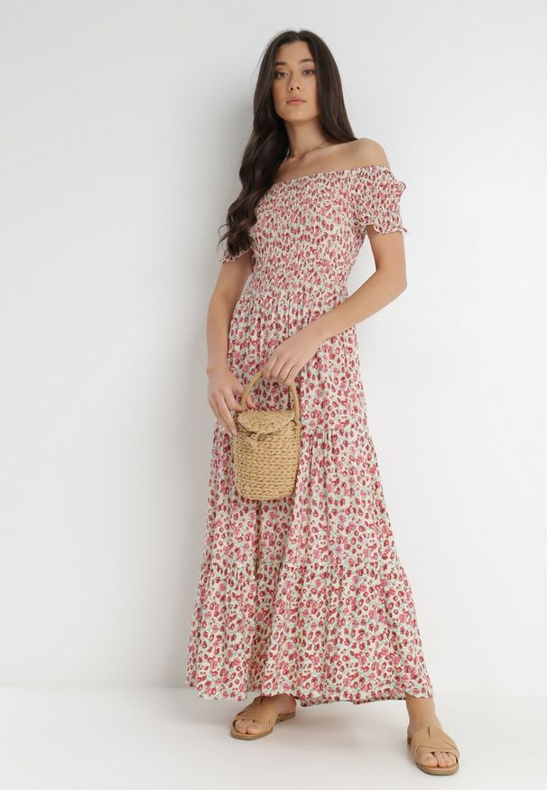 Born2be - Różowo-Zielona Sukienka z Wiskozy Cheri. Typ kołnierza: dekolt hiszpanka. Kolor: różowy. Materiał: wiskoza. Wzór: kwiaty. Sezon: lato. Typ sukienki: rozkloszowane. Długość: maxi