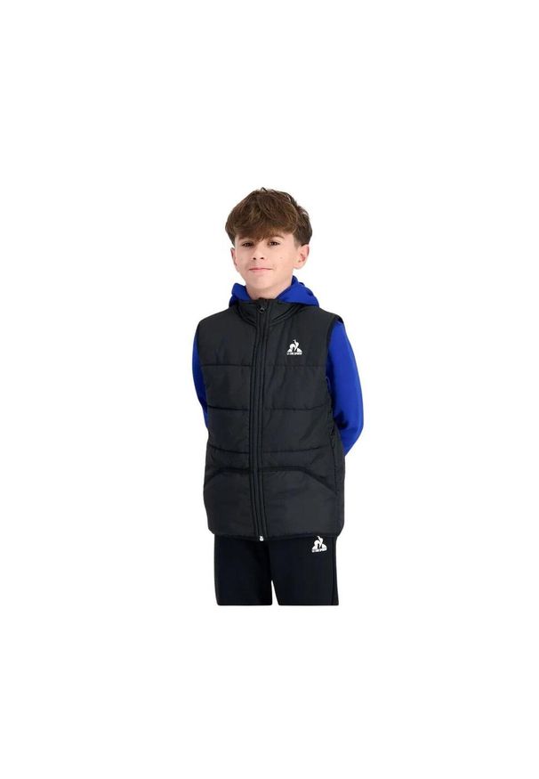 Kurtka dziecięca bez rękawów Le Coq Sportif Essentiels Extra N°1. Kolor: czarny. Materiał: puch. Długość rękawa: bez rękawów. Styl: młodzieżowy, sportowy