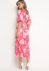 Born2be - Różowa Rozkloszowana Sukienka z Marszczonym Dekoltem i Gumką w Pasie Ozdobiona Rozcięciami Balpia. Okazja: na co dzień. Kolor: różowy. Długość rękawa: krótki rękaw. Wzór: aplikacja. Typ sukienki: proste. Styl: casual, elegancki #5