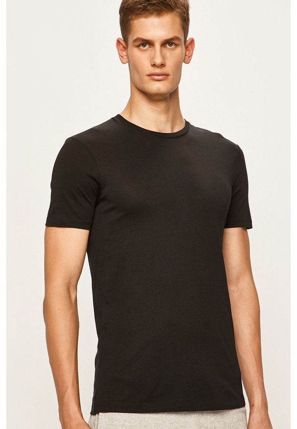 Armani Exchange - T-shirt. Okazja: na co dzień. Kolor: czarny. Materiał: dzianina. Wzór: gładki. Styl: casual