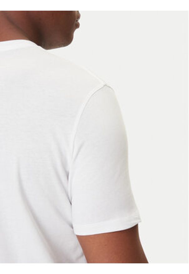 Calvin Klein Jeans T-Shirt Glitched Logo LV04RC858G Biały Regular Fit. Kolor: biały. Materiał: bawełna