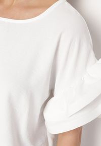 Born2be - Biała Bluzka Oarneli. Kolor: biały. Materiał: tkanina. Wzór: gładki. Styl: klasyczny, elegancki