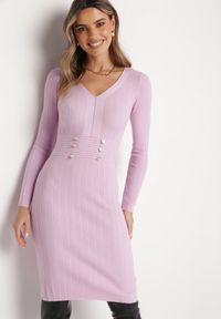Born2be - Jasnoróżowa Sweterkowa Sukienka Midi z Guzikami Zeilie. Kolor: różowy. Materiał: dzianina. Długość: midi